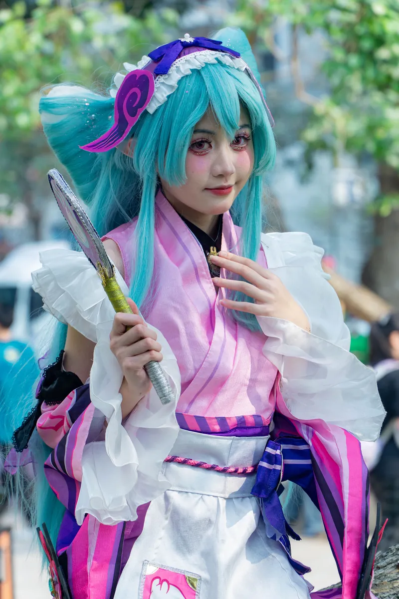 二次元cosplay户外拍摄竖屏